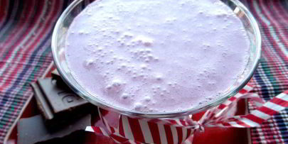 прохладный коктейль из мороженого с черникой