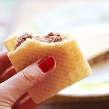 Рецепт Шоколадно-йогуртовое мороженое в вафлях