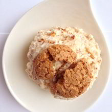 Рецепт Взбитое сливочное мороженое с миндальной крошкой