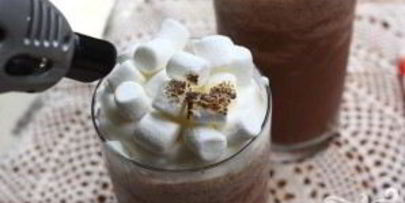 охлажденный горячий шоколад