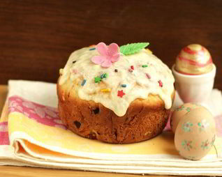 Кулич с апельсиновыми цукатами и черносливом