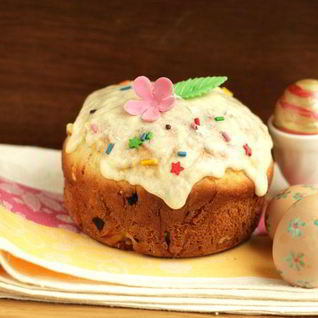 Кулич с апельсиновыми цукатами и черносливом