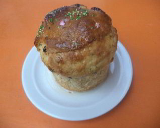 Кулич с изюмом и цукатами