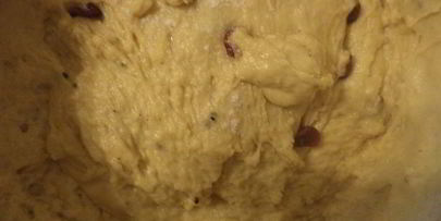 кулич с изюмом и цукатами