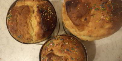 кулич с изюмом и цукатами