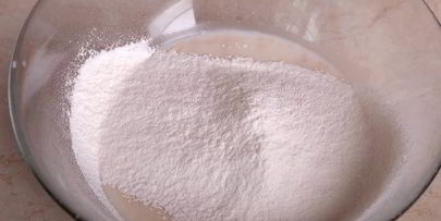 кулич с изюмом, цукатами и вяленой клюквой