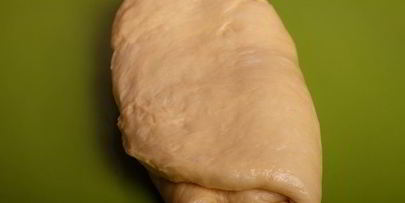 кулич с изюмом, цукатами и вяленой клюквой