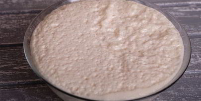 кулич с изюмом, цукатами и вяленой клюквой