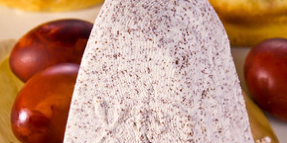 Рецепт пасхальные куличи, творожная пасха с тертым шоколадом и крашеные яйца