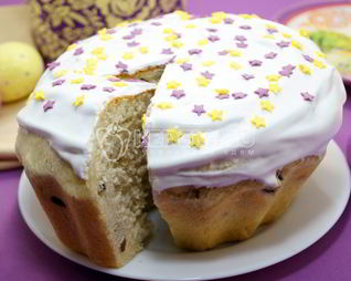 Вкусный пасхальный кулич с изюмом