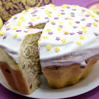 Вкусный пасхальный кулич с изюмом