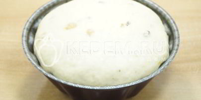 вкусный пасхальный кулич с изюмом