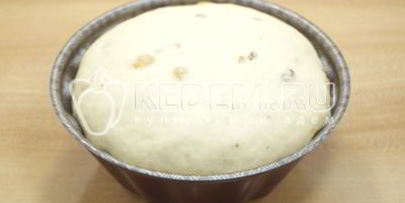 вкусный пасхальный кулич с изюмом