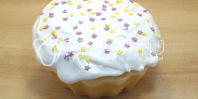 вкусный пасхальный кулич с изюмом