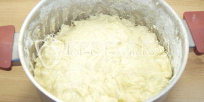 вкусный пасхальный кулич с изюмом