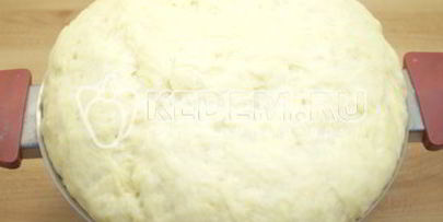 вкусный пасхальный кулич с изюмом