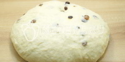 вкусный пасхальный кулич с изюмом