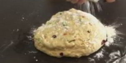 вкусный пасхальный кулич с цедрой и цукатами