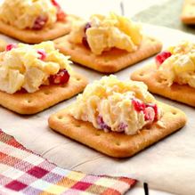 Рецепт Пикантный десерт с ананасами и сыром