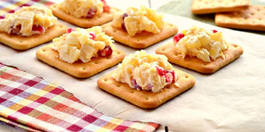 Рецепт пикантный десерт с ананасами и сыром