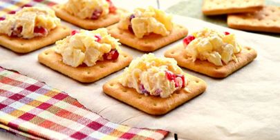 пикантный десерт с ананасами и сыром