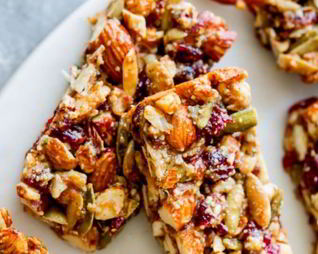 Пряная гранола с клюквой