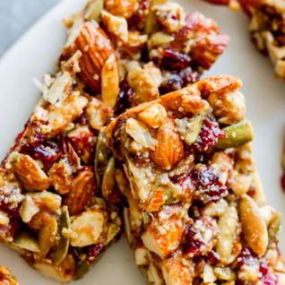 Пряная гранола с клюквой