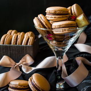 Шоколадные макарон с ромовым ганашем