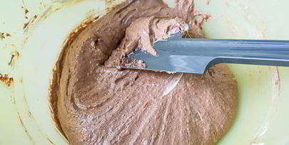 шоколадные макарон с ромовым ганашем