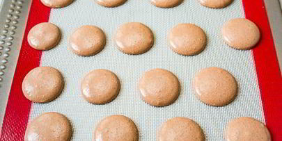 шоколадные макарон с ромовым ганашем