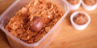 трюфели с абрикосовым пюре, курагой и ромом