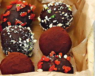 Трюфели с вяленой вишней