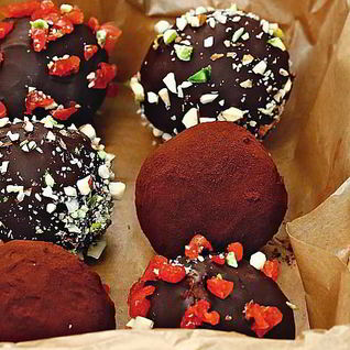 Трюфели с вяленой вишней