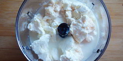 творожный малиновый десерт