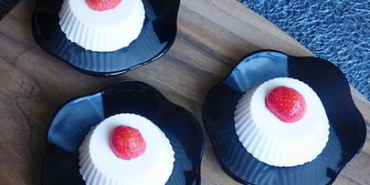 творожный малиновый десерт