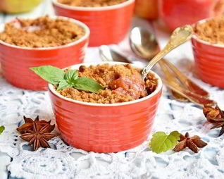 Яблочно-клюквенный крамбл с овсяными хлопьями