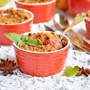 Яблочно-клюквенный крамбл с овсяными хлопьями