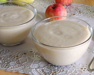 Яблочное пюре со сливками