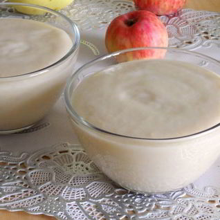 Яблочное пюре со сливками