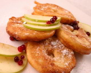 Яблоки в кляре на десерт