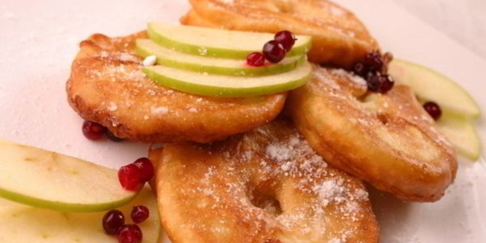 Рецепт яблоки в кляре на десерт