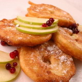 Яблоки в кляре на десерт