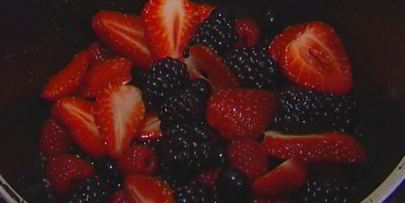 ягодное желе с кокосовыми крекерами