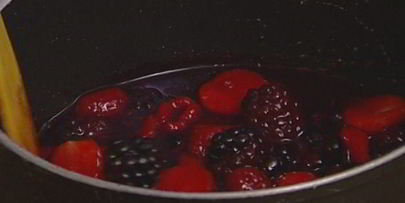 ягодное желе с кокосовыми крекерами