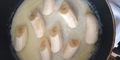 жареные бананы с ромом и орехами