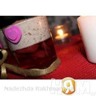 Желейный десерт с клубникой