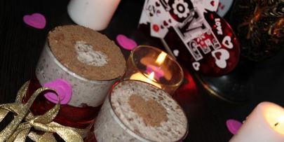 желейный десерт с клубникой