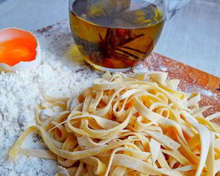 Домашняя лапша на желтках