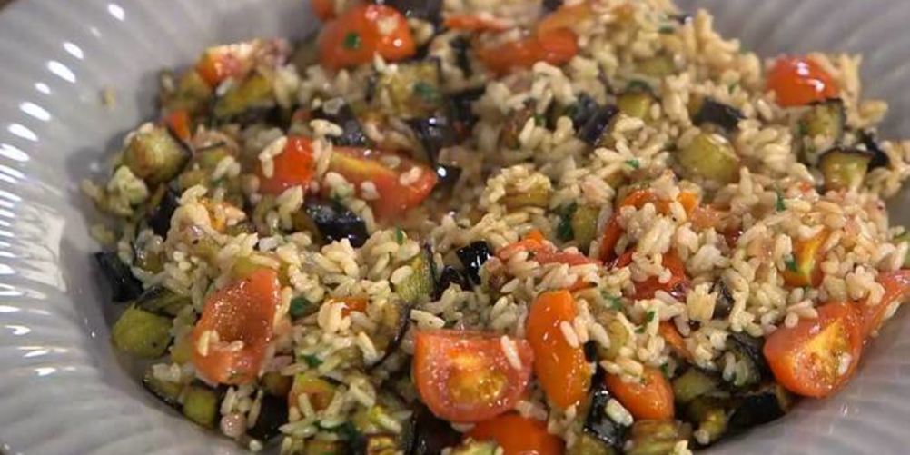Рецепт бурый рис с помидорами и запеченными баклажанами