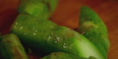 чечевица с яйцом пашот, беконом и спаржей